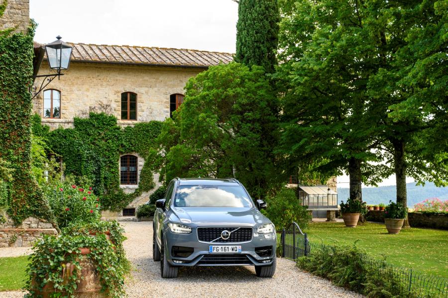  Volvo XC90 B5 R-Design 2019 года  (WW) (фото 8 из 16)